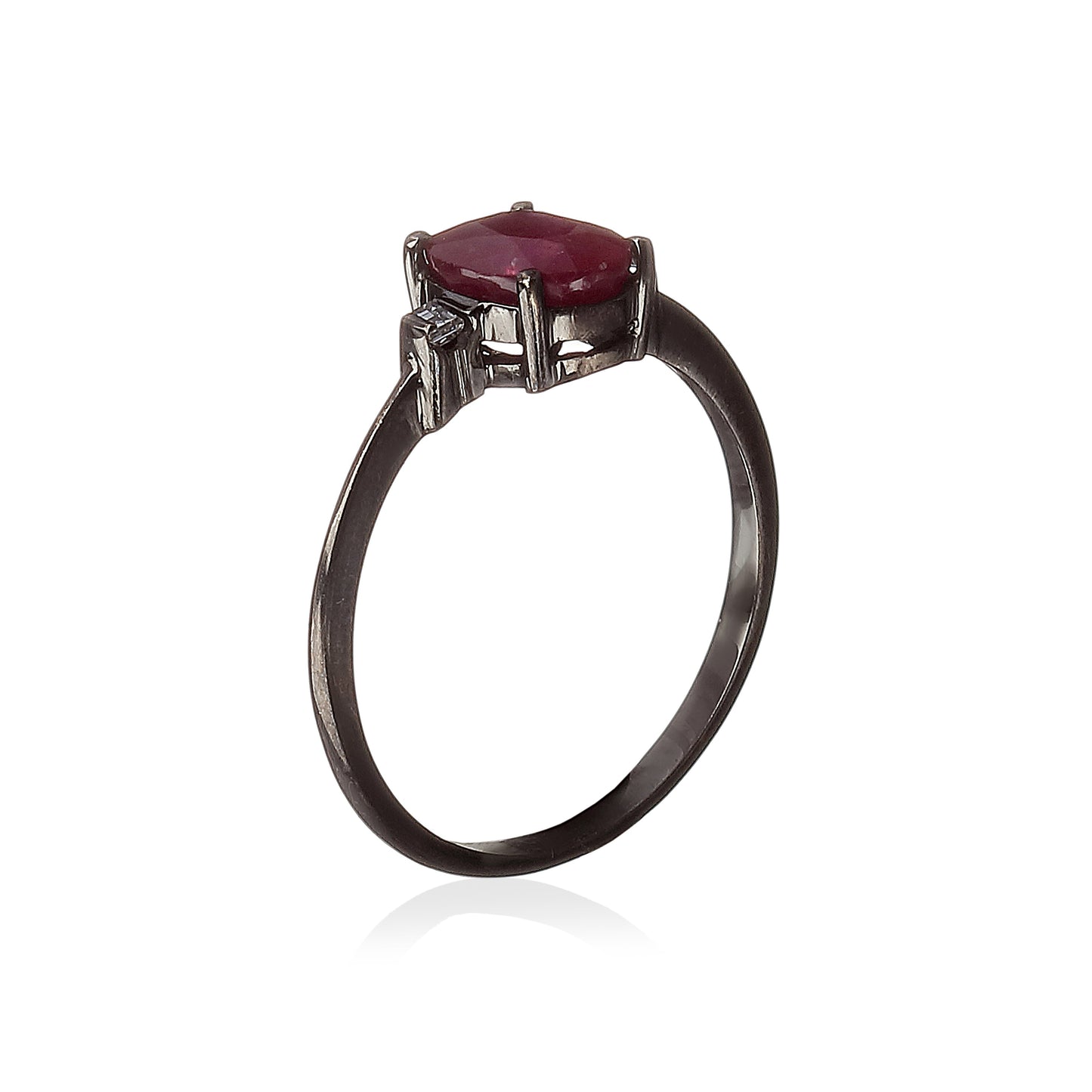 ANEL OVAL THREE STONE RUBELITA E DIAMANTES BAGUETES 1.9 CT